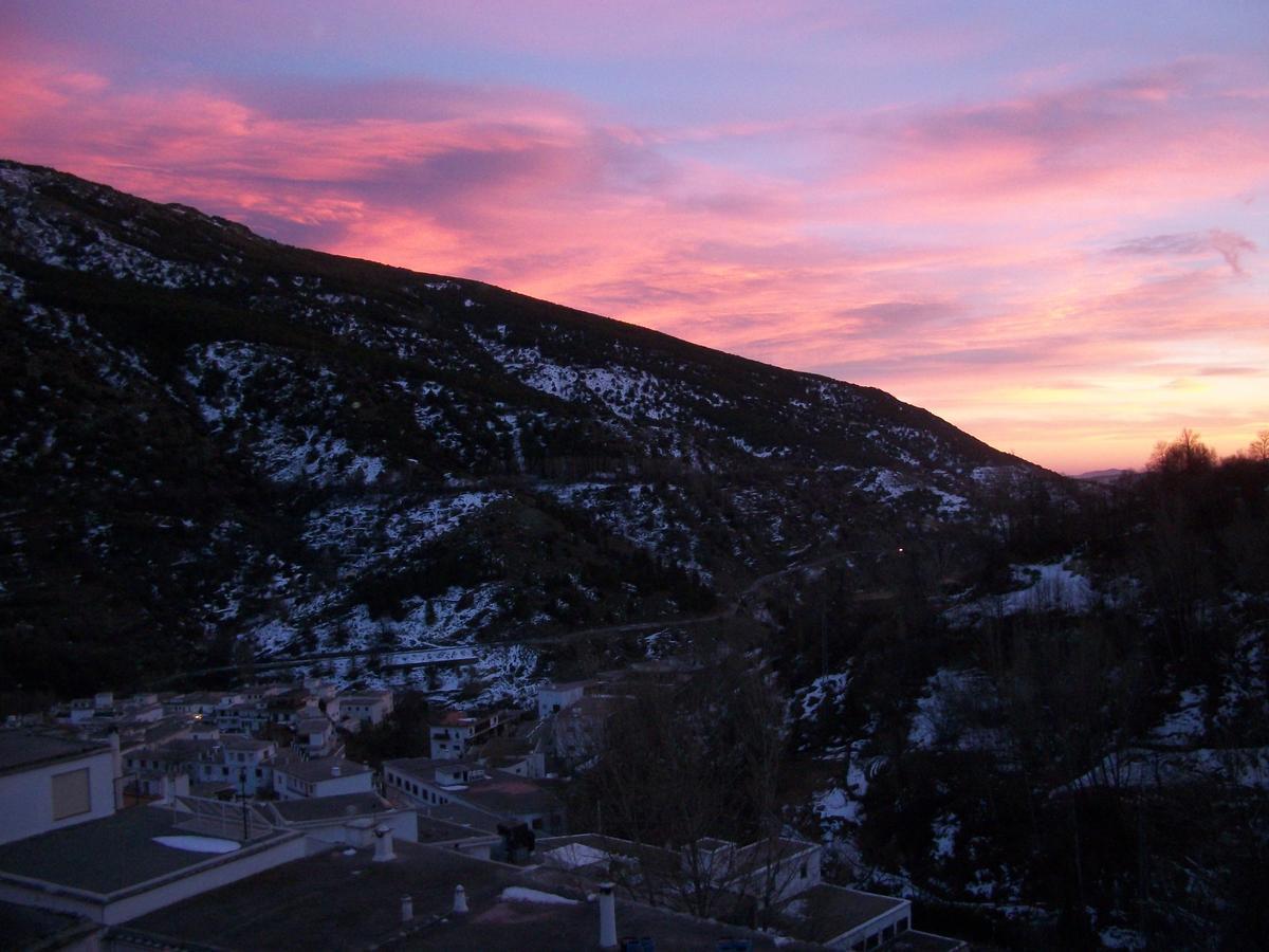 Bed and Breakfast Refugio Alpujarra Alta Тревелес Екстер'єр фото